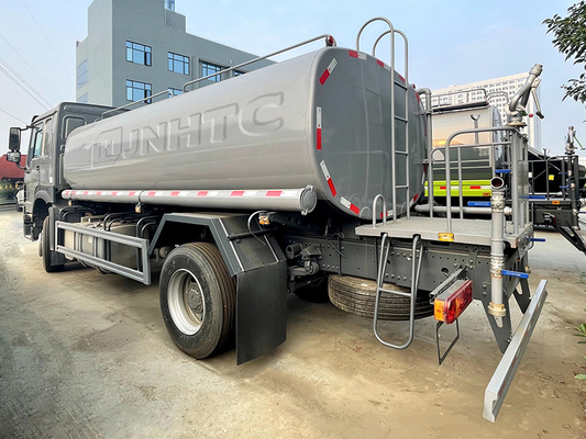 O caminhão 6x4 10 do pulverizador de água de Sinotruk roda o caminhão do sistema de extinção de incêndios da água 15000L