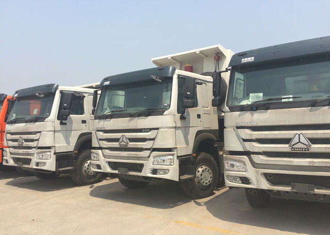 Tipper Dump Sino Howo Trucks 6X4 10-25 CBM para o transporte do material de construção