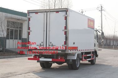 Caminhão 4x2 do congelador de refrigerador de Sinotruk Howo7 10T para o transporte da carne e do leite