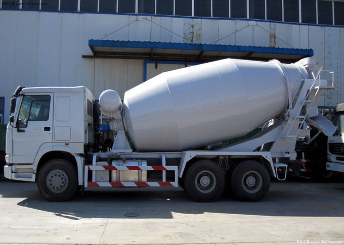 10CBM misturador concreto montado reboque, caminhão da bomba do misturador concreto das rodas de RHD 10